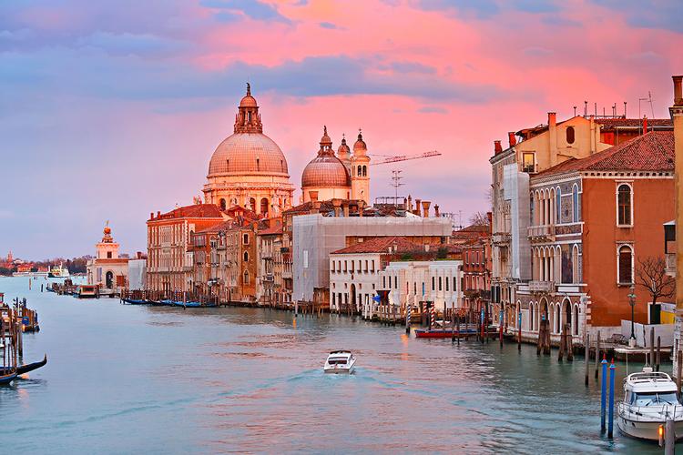关于威尼斯的城市特色（关于威尼斯城市的资料）