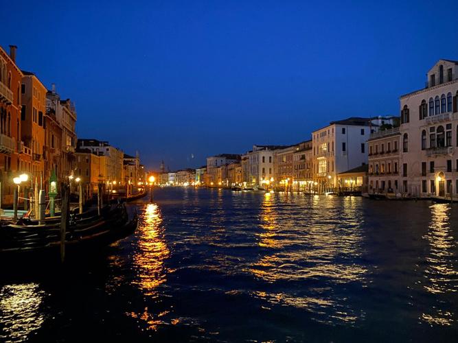 威尼斯的夜晚视频调色（夜晚的威尼斯又恢复了寂什么）