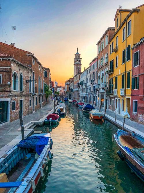威尼斯为什么会成鬼城（威尼斯城为什么建在水上）