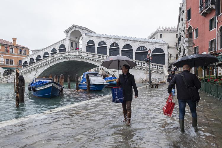 威尼斯大雨lv店进水（威尼斯被淹了怎么回事）